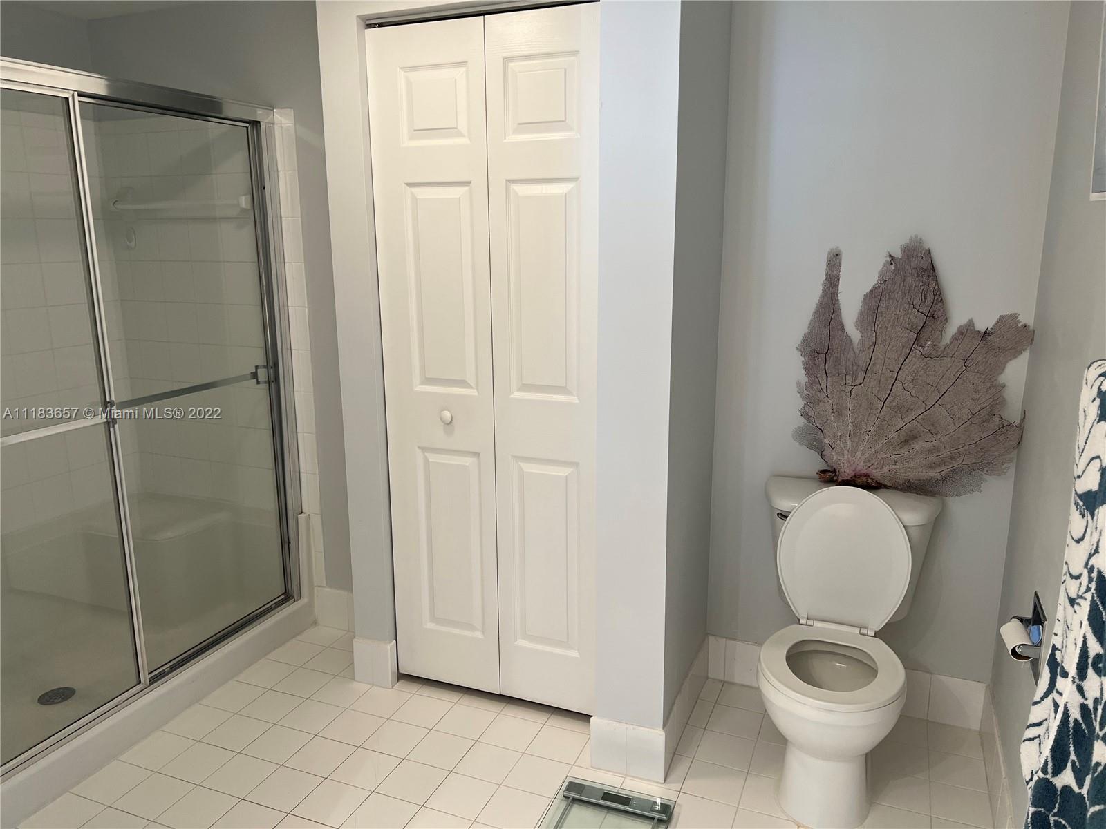 17150 N Bay Rd 2810, Sunny Isles Beach, Florida 33160, 2 Bedrooms Bedrooms, ,2 BathroomsBathrooms,Residentiallease,For Rent,17150 N Bay Rd 2810,A11183657
