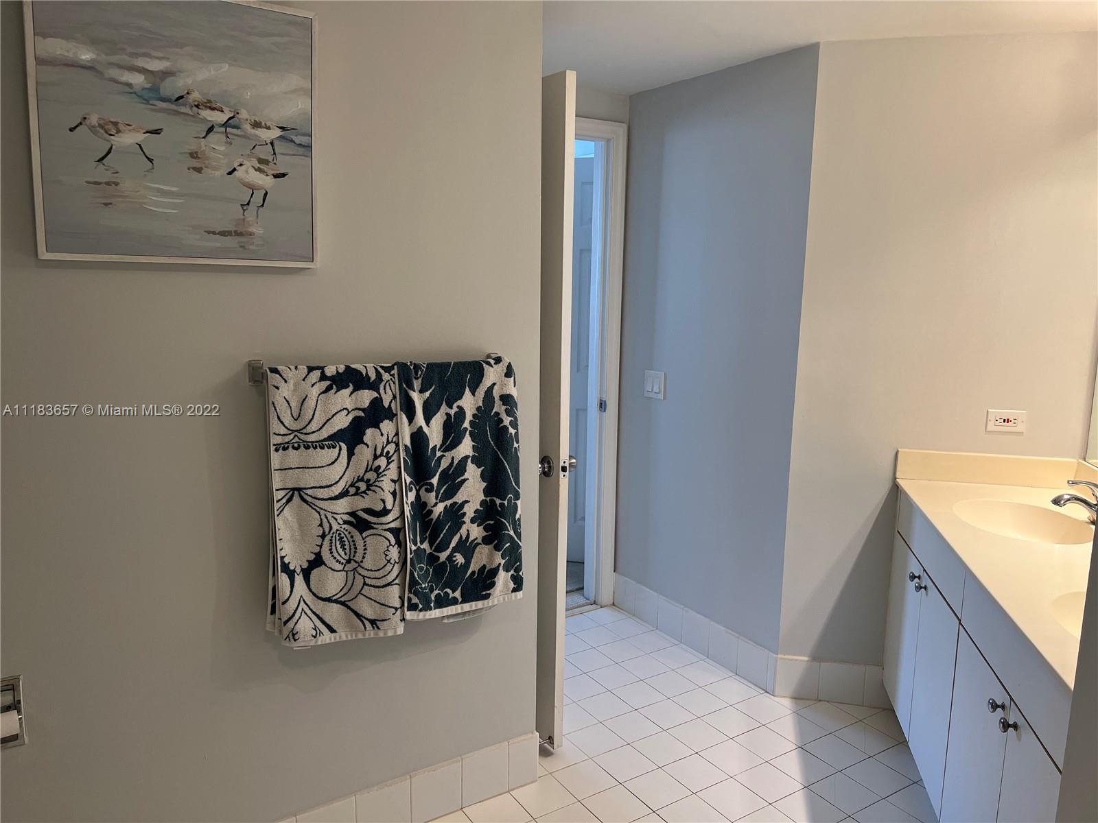17150 N Bay Rd 2810, Sunny Isles Beach, Florida 33160, 2 Bedrooms Bedrooms, ,2 BathroomsBathrooms,Residentiallease,For Rent,17150 N Bay Rd 2810,A11183657