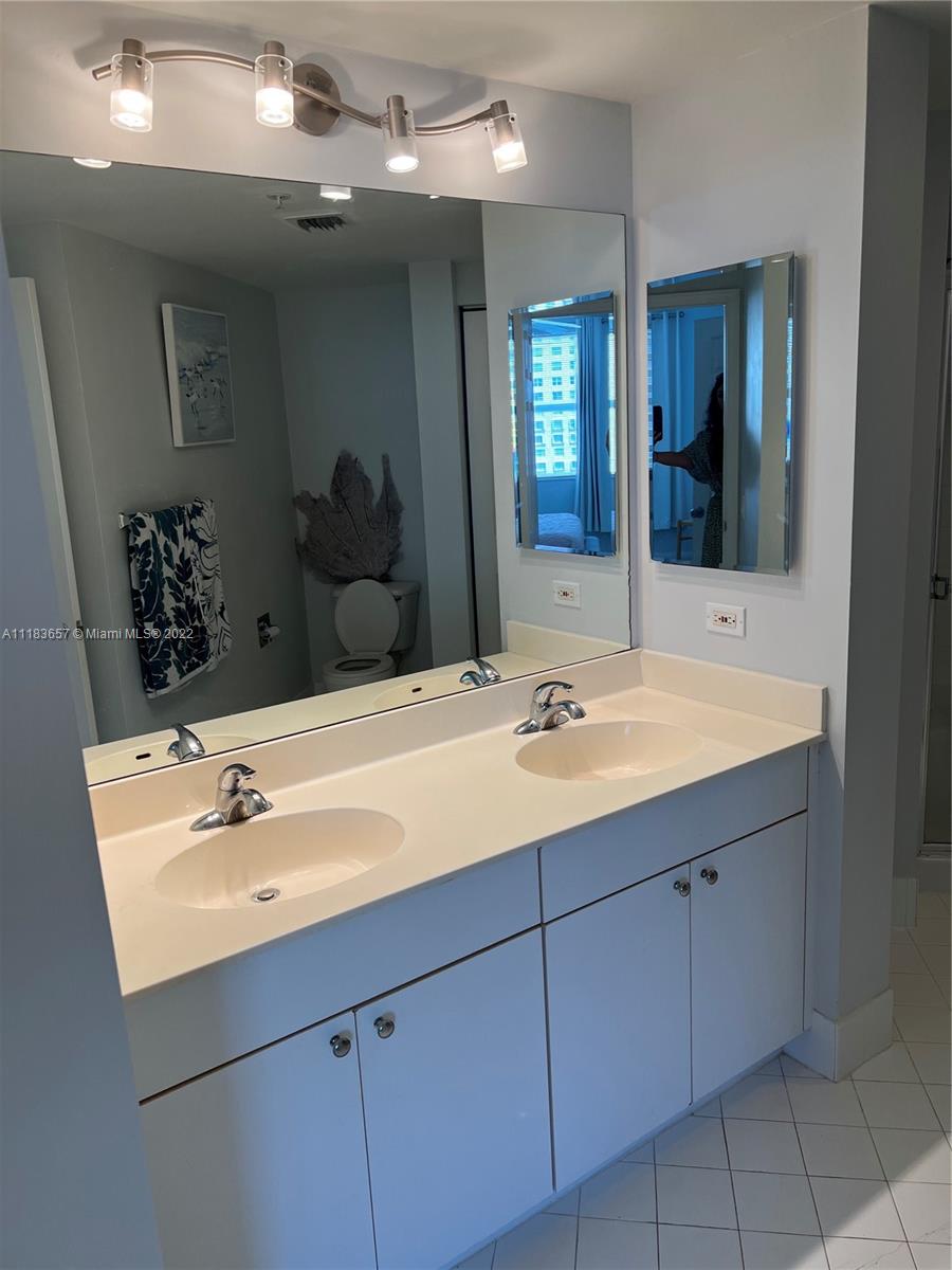 17150 N Bay Rd 2810, Sunny Isles Beach, Florida 33160, 2 Bedrooms Bedrooms, ,2 BathroomsBathrooms,Residentiallease,For Rent,17150 N Bay Rd 2810,A11183657