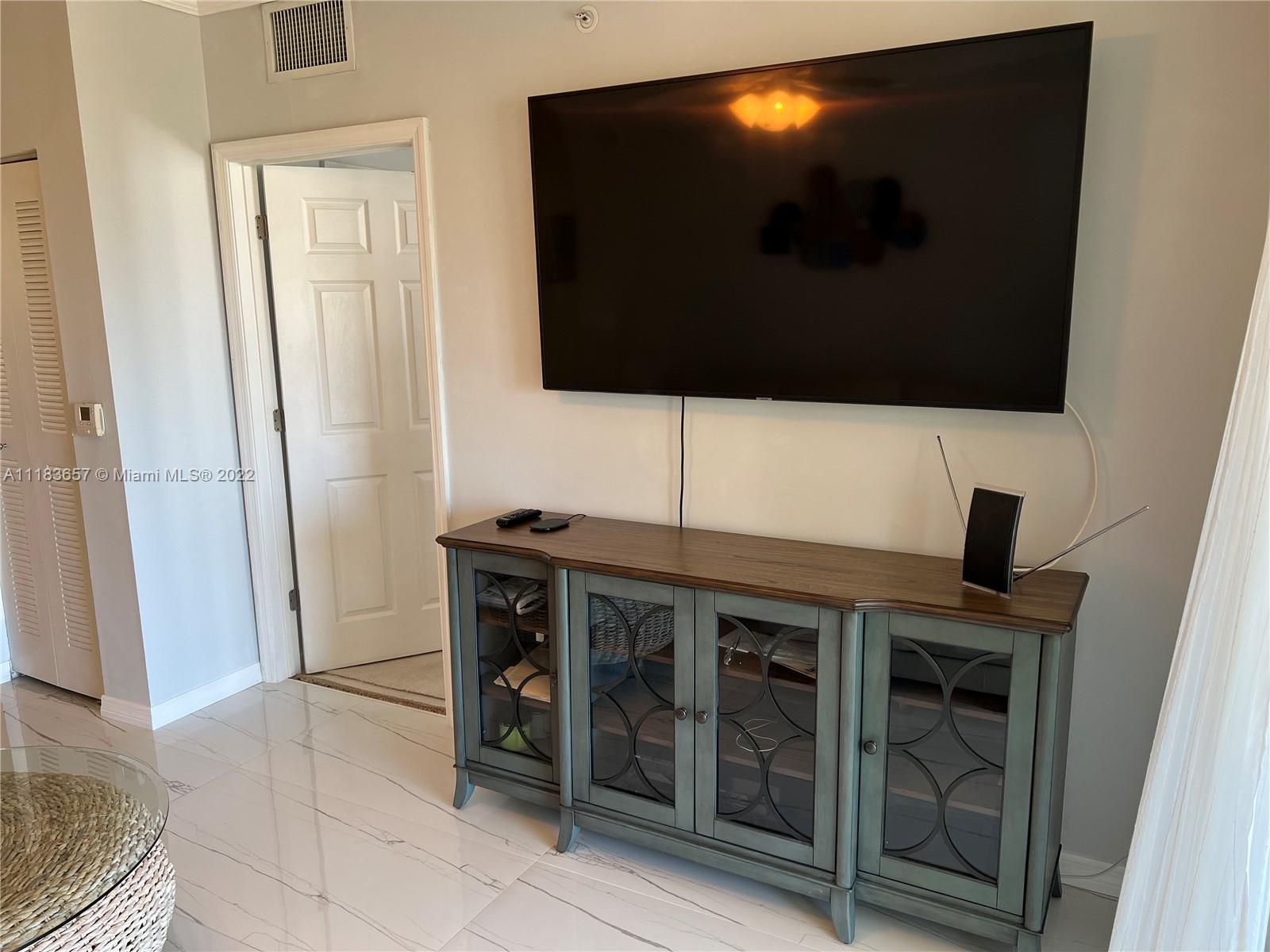 17150 N Bay Rd 2810, Sunny Isles Beach, Florida 33160, 2 Bedrooms Bedrooms, ,2 BathroomsBathrooms,Residentiallease,For Rent,17150 N Bay Rd 2810,A11183657