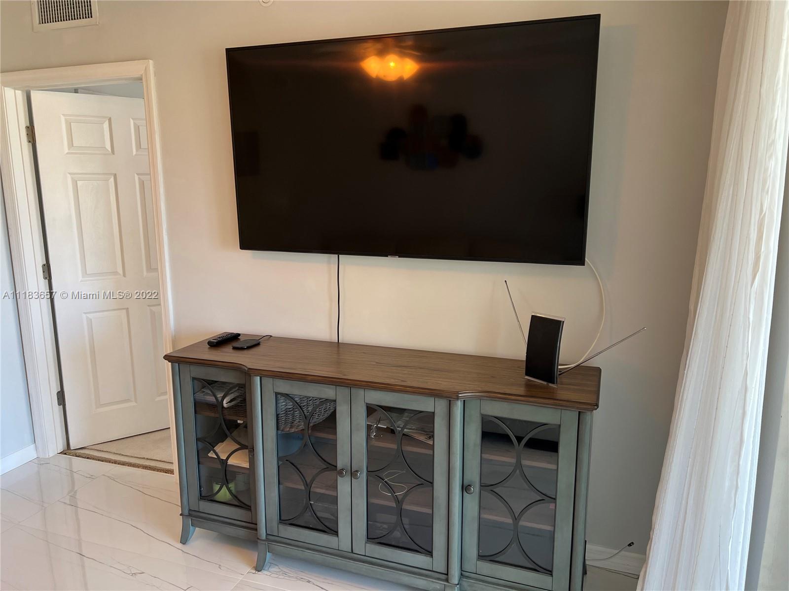 17150 N Bay Rd 2810, Sunny Isles Beach, Florida 33160, 2 Bedrooms Bedrooms, ,2 BathroomsBathrooms,Residentiallease,For Rent,17150 N Bay Rd 2810,A11183657