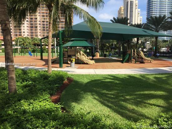 Walking distance to the Park