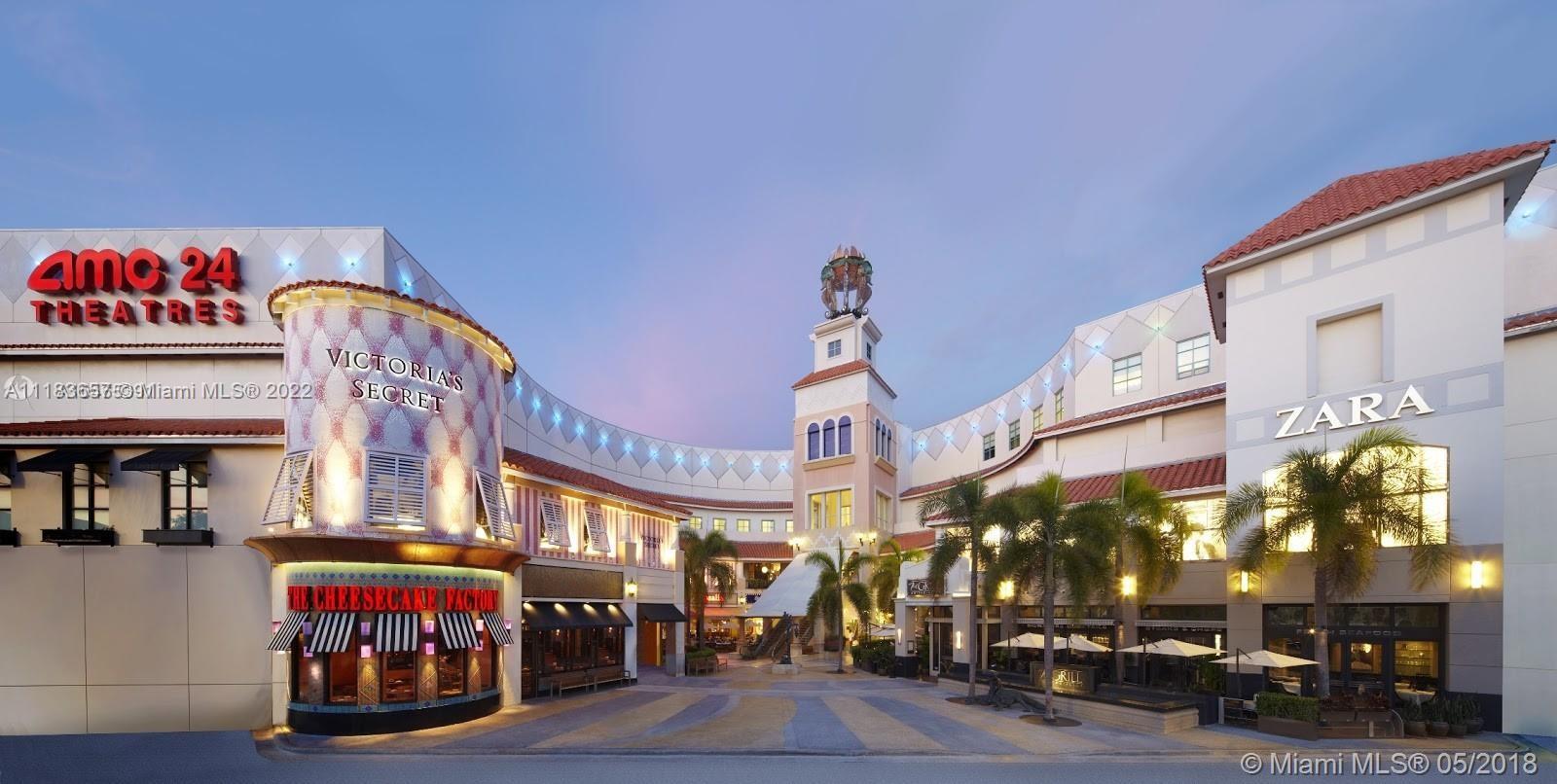 10 Minute drive to Aventura Mall