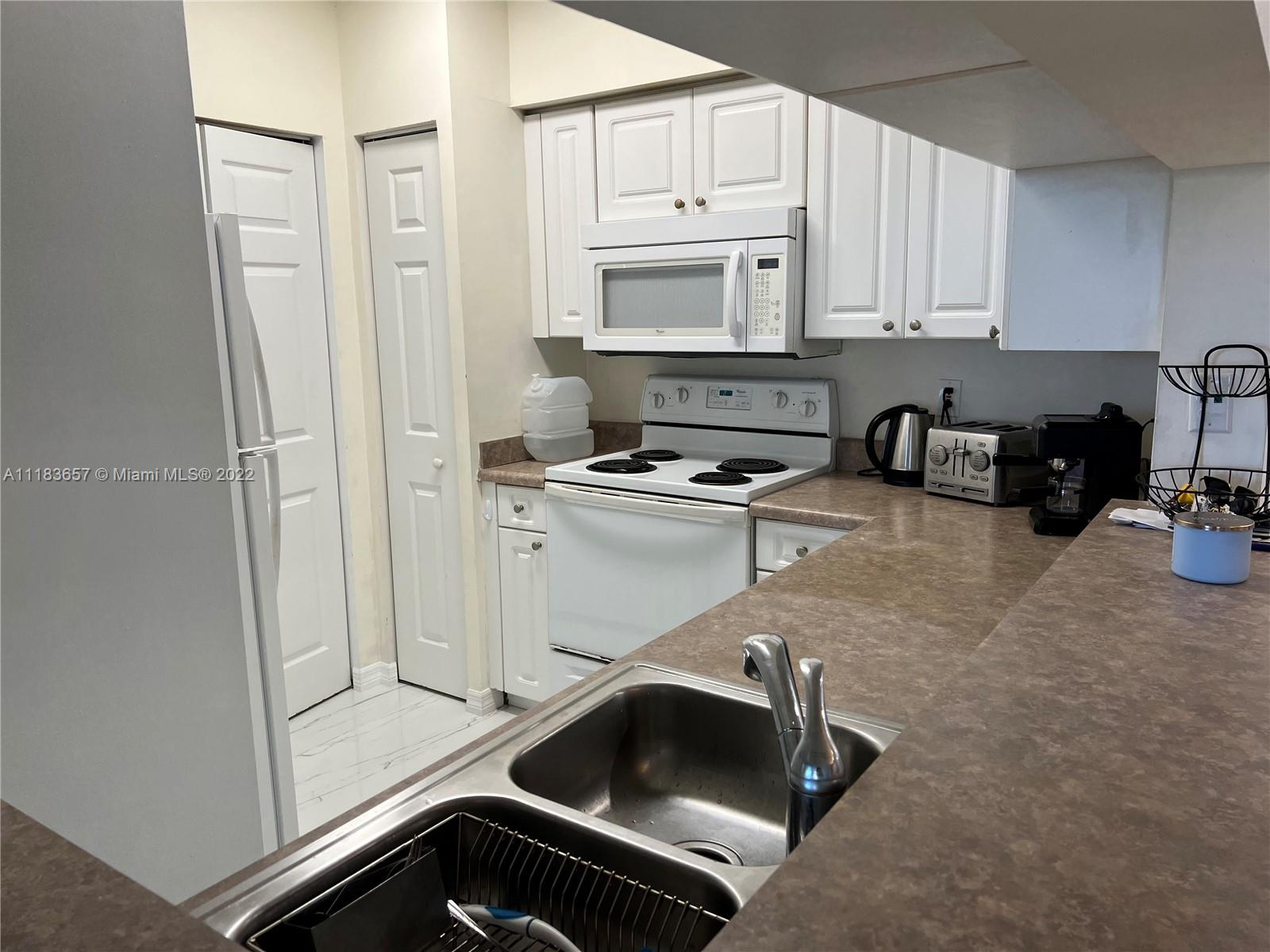 17150 N Bay Rd 2810, Sunny Isles Beach, Florida 33160, 2 Bedrooms Bedrooms, ,2 BathroomsBathrooms,Residentiallease,For Rent,17150 N Bay Rd 2810,A11183657