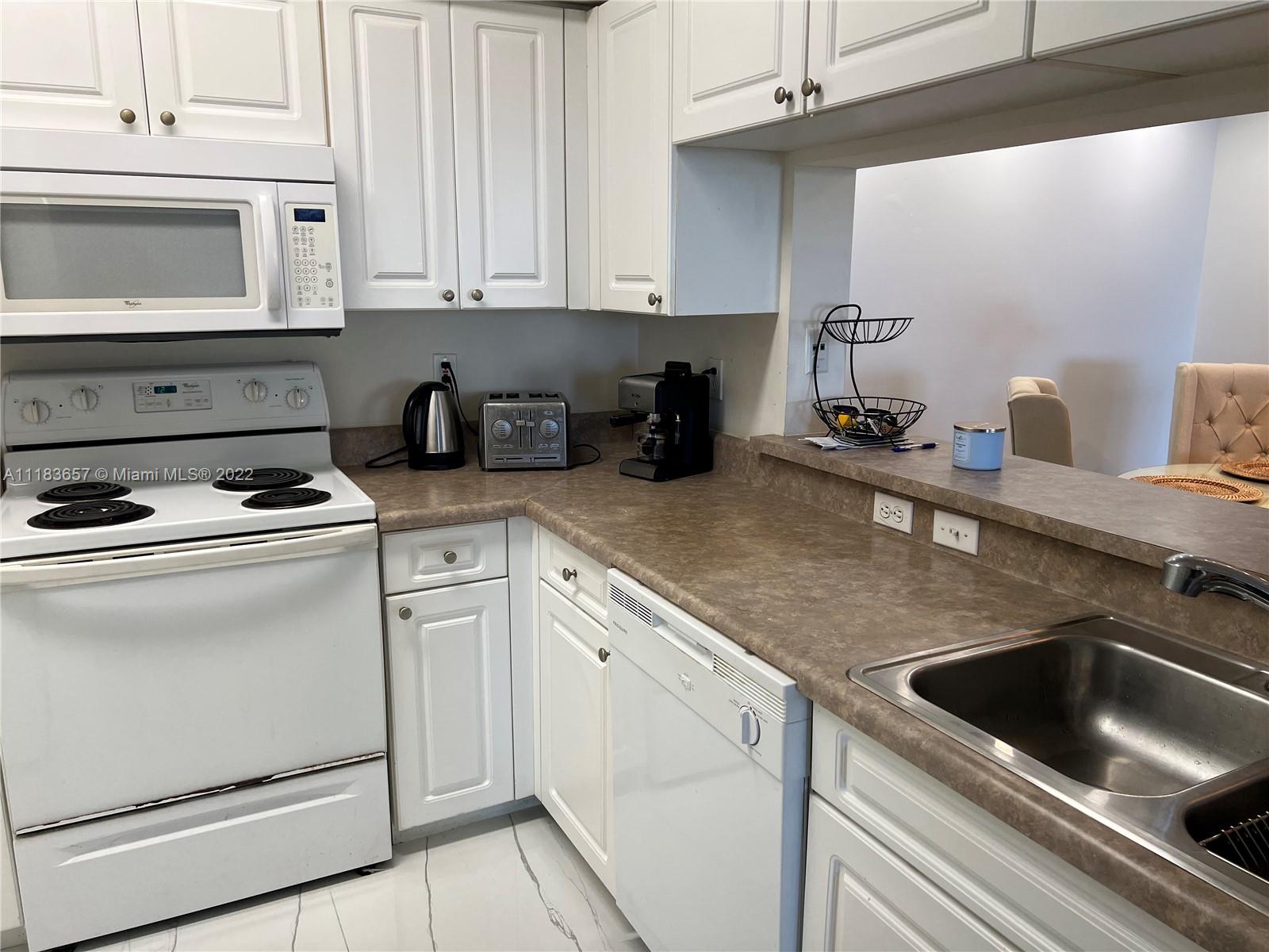 17150 N Bay Rd 2810, Sunny Isles Beach, Florida 33160, 2 Bedrooms Bedrooms, ,2 BathroomsBathrooms,Residentiallease,For Rent,17150 N Bay Rd 2810,A11183657