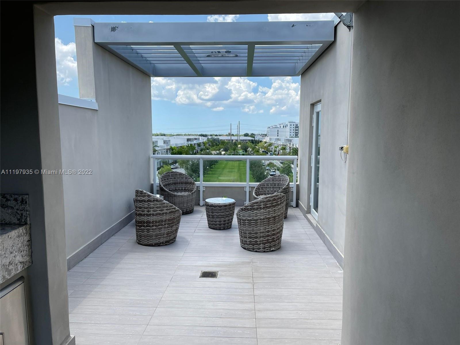 A contemporary townhouse, spacious and well lit at the heart of the city of Doral and located at a very urban community. It has large rooms with modern bathrooms and kitchen with quartz counters, stainless steel equipments and a wine cooler. Garage for two cars.