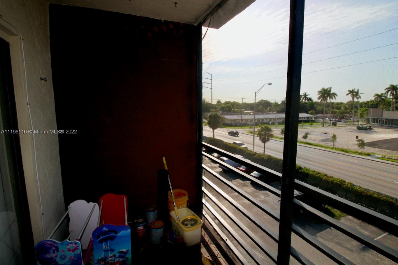 13500 NE 3rd Ct 412, North Miami, Florida 33161, 1 Bedroom Bedrooms, ,1 BathroomBathrooms,Residentiallease,For Rent,13500 NE 3rd Ct 412,A11198116