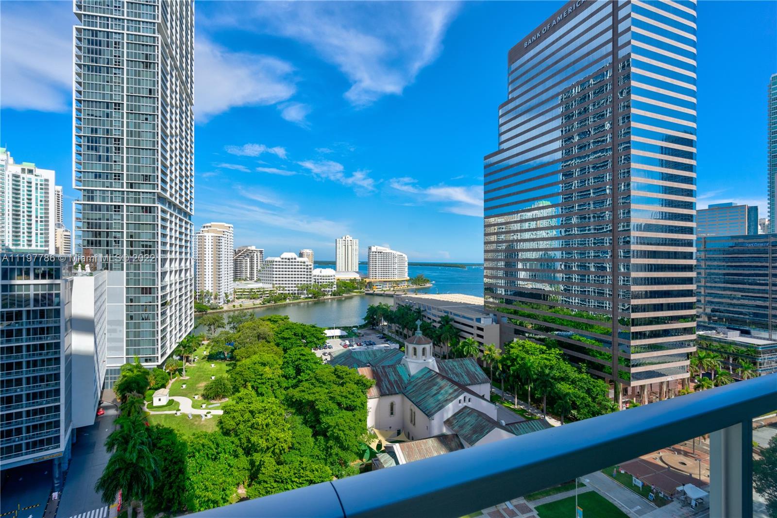 Amazing Turn Key 1 bedroom + Den with 1 Bathroom with incredible views from the Bay and City. European Style Kitchen with top of line appliances. Master Suite with great view, electric shade, huge bathroom with separate Tub and Glass Shower. One Assign Parking Space. Fine and great Taste in all details at this unit in the desirable 500 Brickell. Building has great amenities like 3 Pools ( one of them located at 42nd floor with panoramic view, Theater, Sports Bar Room, Spa and other features. Located at the heart of Brickell, near the great restaurants, Brickell City Centre Mall and other great things. You Must see!!