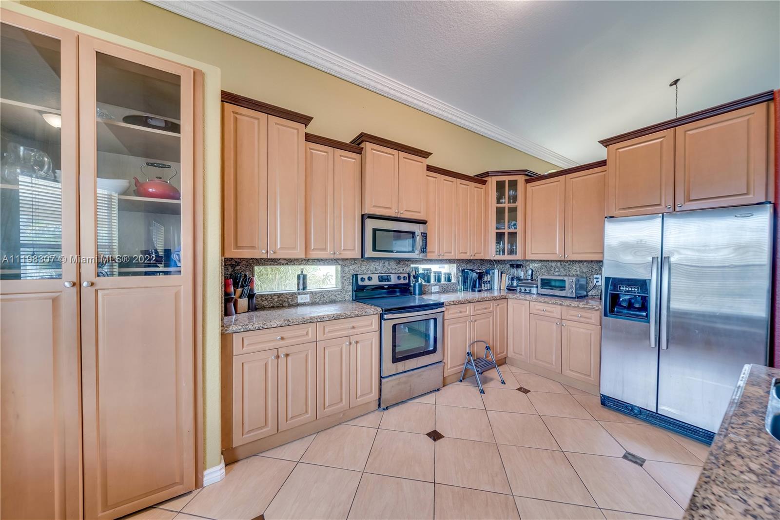 Listing Photo 11