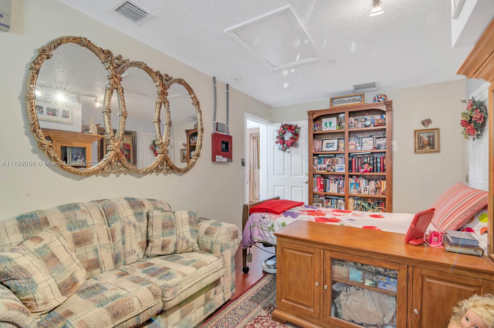 Listing Photo 11