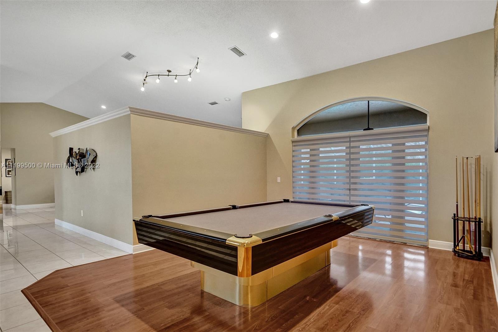 Listing Photo 11