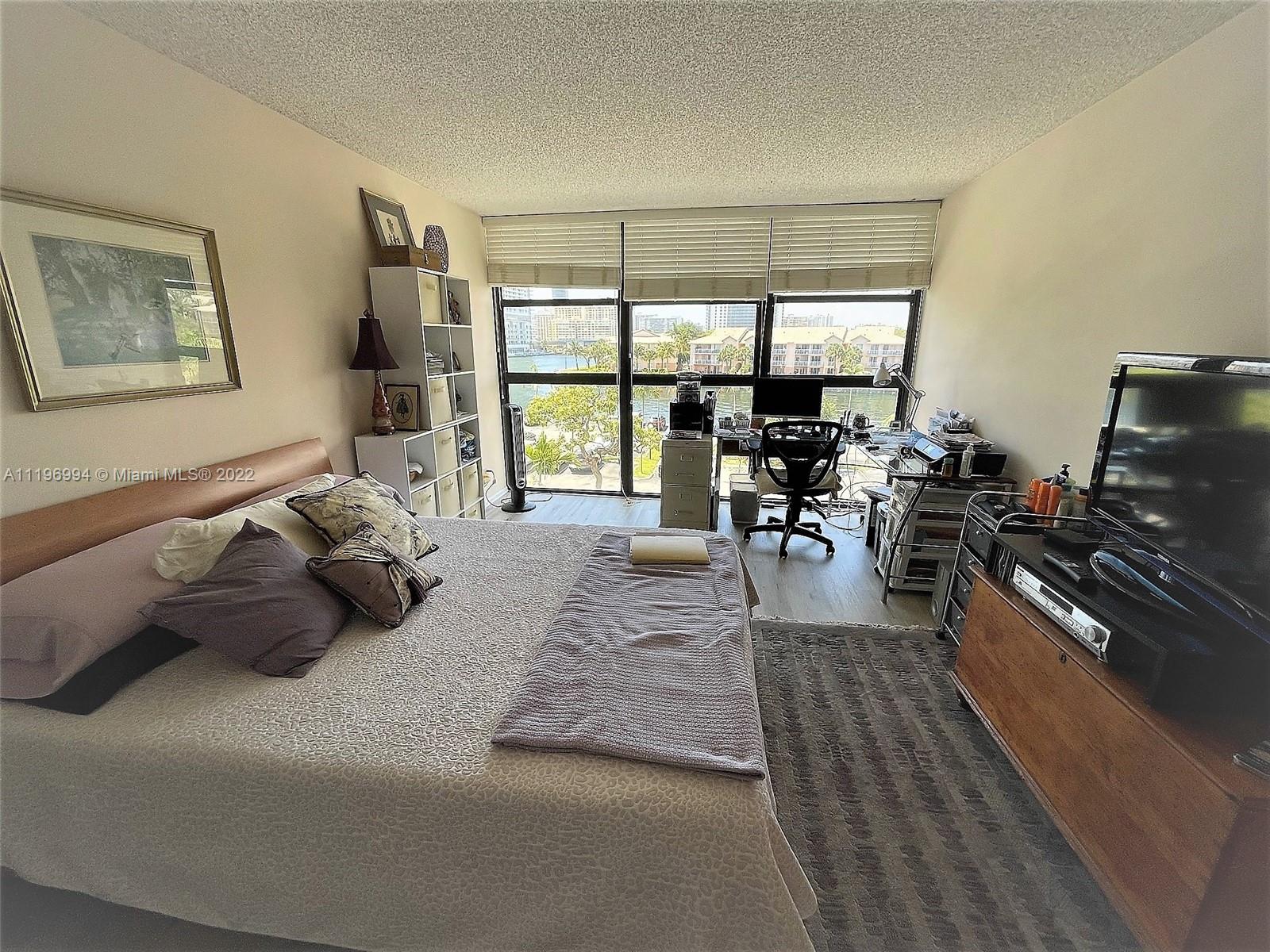 Large master bedroom w/floor to ceiling windows