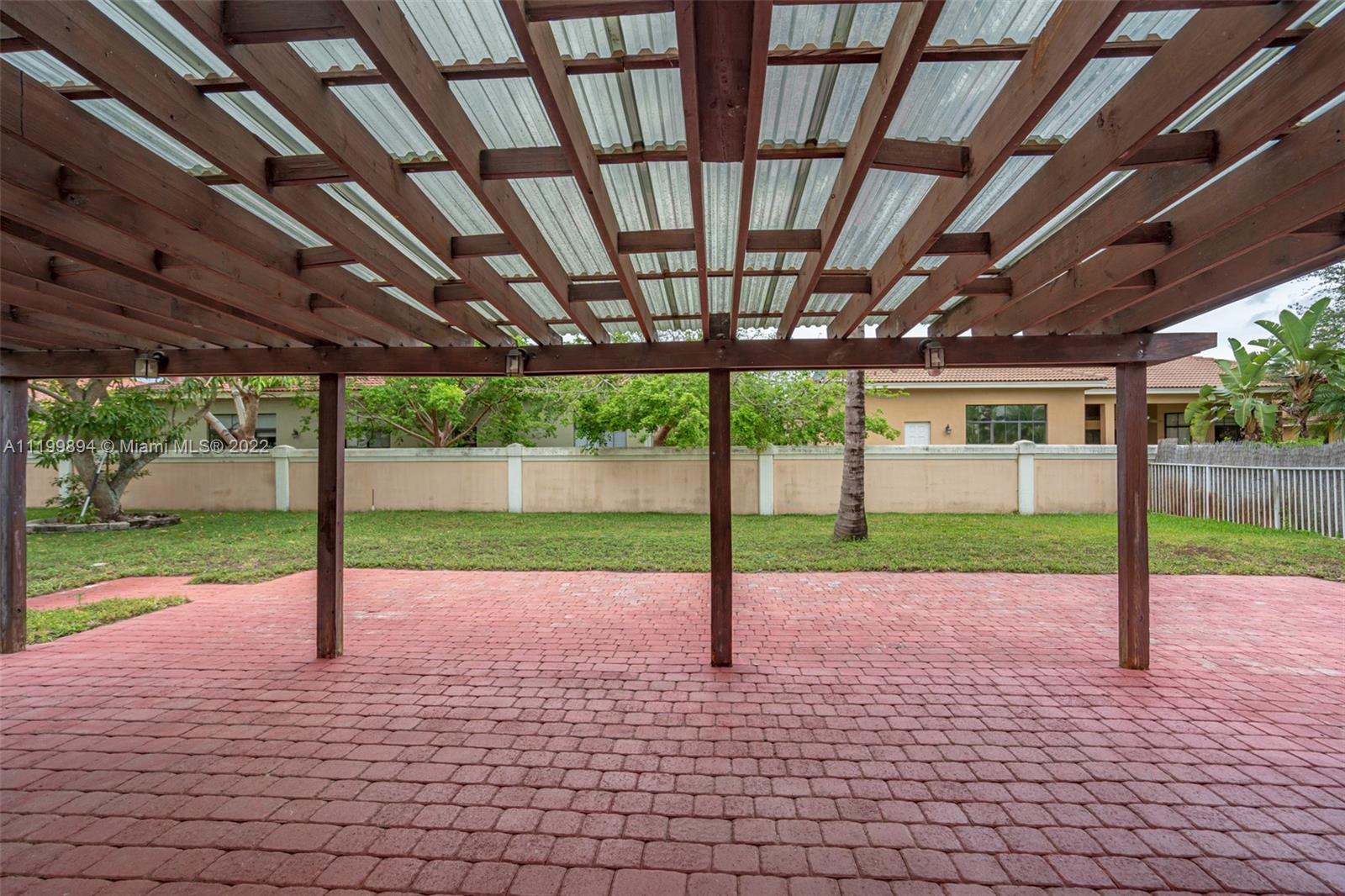 Listing Photo 10