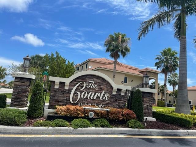 COME AND ENJOY A  BEAUTIFUL 3/2 CORNER UNIT ON THE FIRST FLOOR WITH A LOVELY GREEN VIEW, A KITCHEN WITH STAINLESS STEEL APPLIANCES AND GRANITE COUNTERTOP, FLOOR CERAMIC, AND CARPET IN THE BEDROOMS.