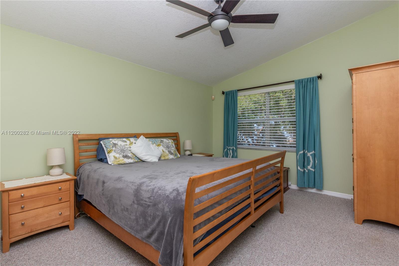 Listing Photo 9