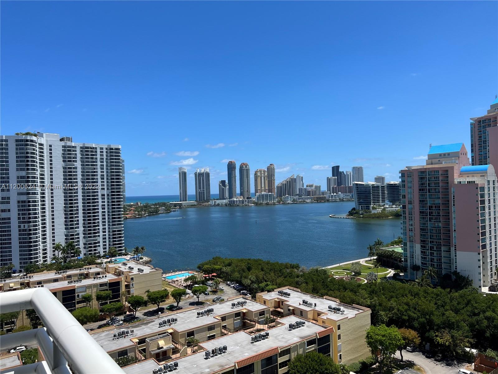 Beautifull apartment in the heart of AVENTURA. If you want to have a resort living this is the apartment that you are looking for.It has a Big bedroom and 2 full baths.It has a big
walking closet and closets in everywhere.It has an amazing view!! It has washer and Dryer inside the unit. Equal Housing Opportunity.