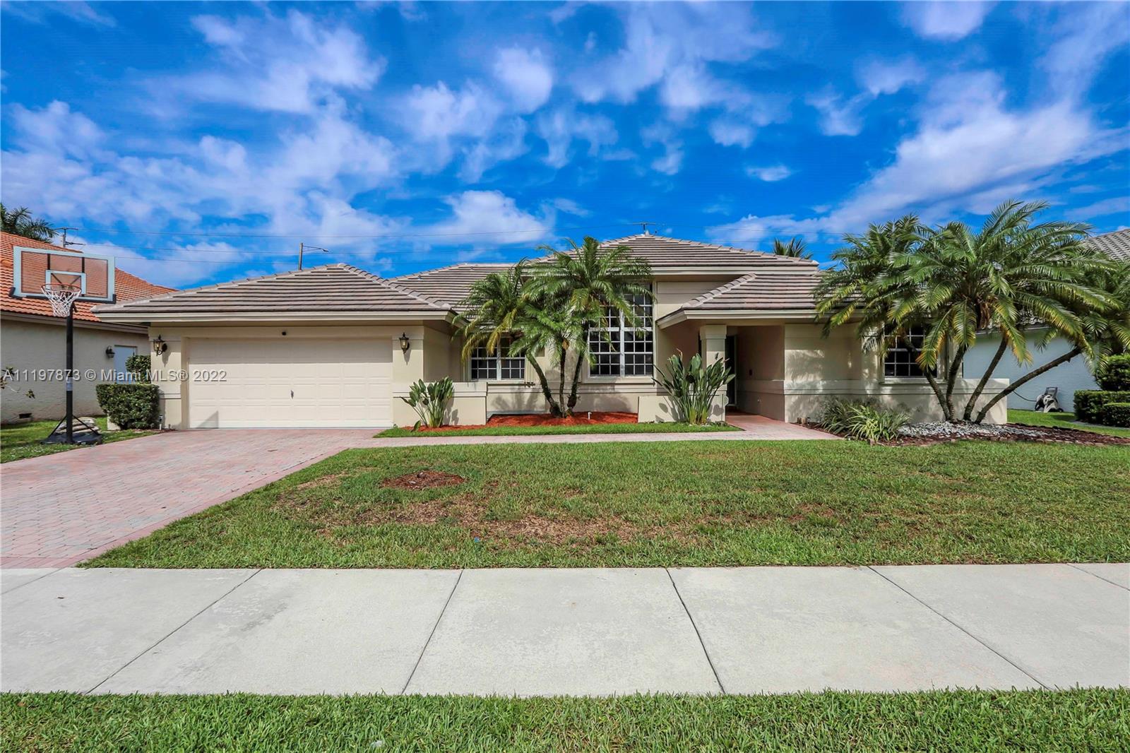 3331  Overlook Rd  For Sale A11197873, FL