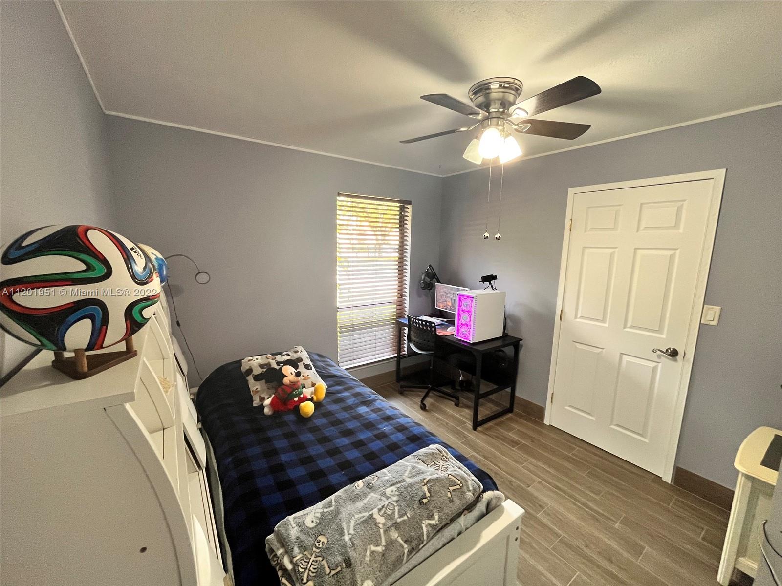 Listing Photo 8