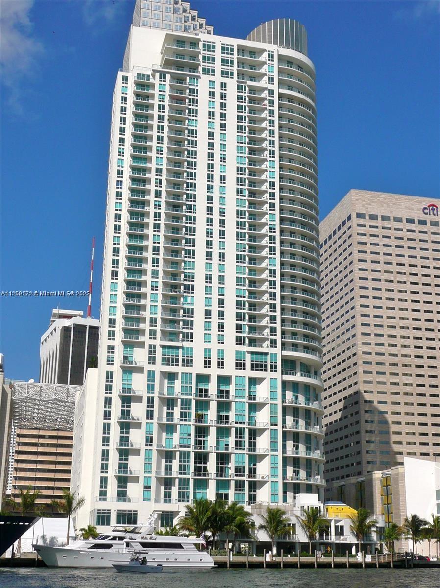 Vacant unit. This is a great investment opportunity in the desirable MET 1 building, which is well located in the greater downtown Miami. Steps away from Whole Foods, Silver Spot Cinema, Metro-mover, restaurants, Miami Heat Arena, and walking distance to Brickell. Oversized, spacious, and upgraded unit with 1,017 Living Area SF. City and partial ocean views. Volume ceilings, beautiful carpeted and tile floors. Very bright unit with floor-to-ceiling windows. Bathtubs in both bathrooms. The kitchen has granite countertops, wood cabinets, SS appliances. One assigned parking. The building offers great amenities: pool, Club Room, Concierge, Valet, and more.