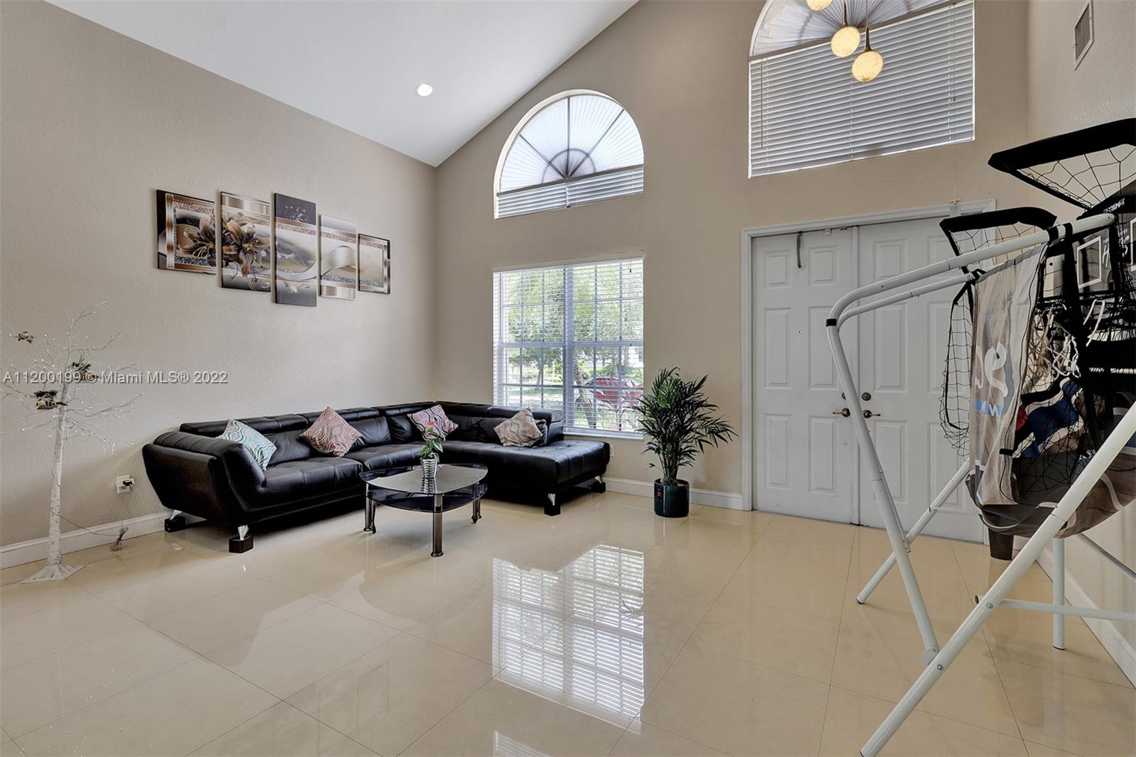 Listing Photo 12