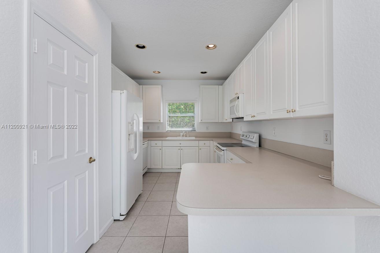 Listing Photo 12