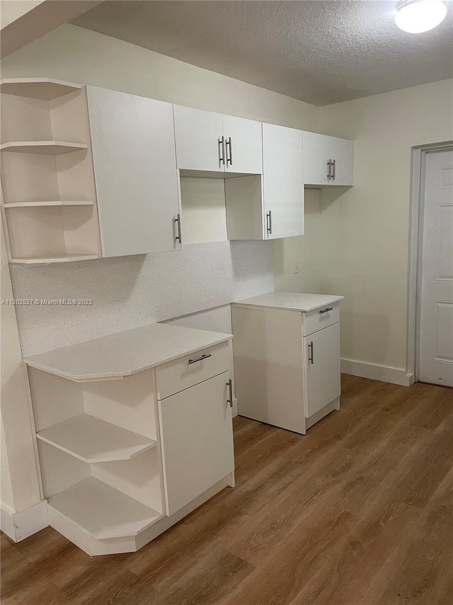 2000 Monroe St 14, Hollywood, Florida 33020, 3 Bedrooms Bedrooms, ,1 BathroomBathrooms,Residentiallease,For Rent,2000 Monroe St 14,A11202527