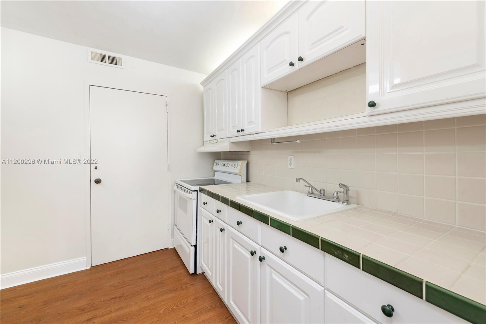 Bay Harbor Islands, Florida 33154, 1 Bedroom Bedrooms, ,1 BathroomBathrooms,Residentiallease,For Rent,A11200296