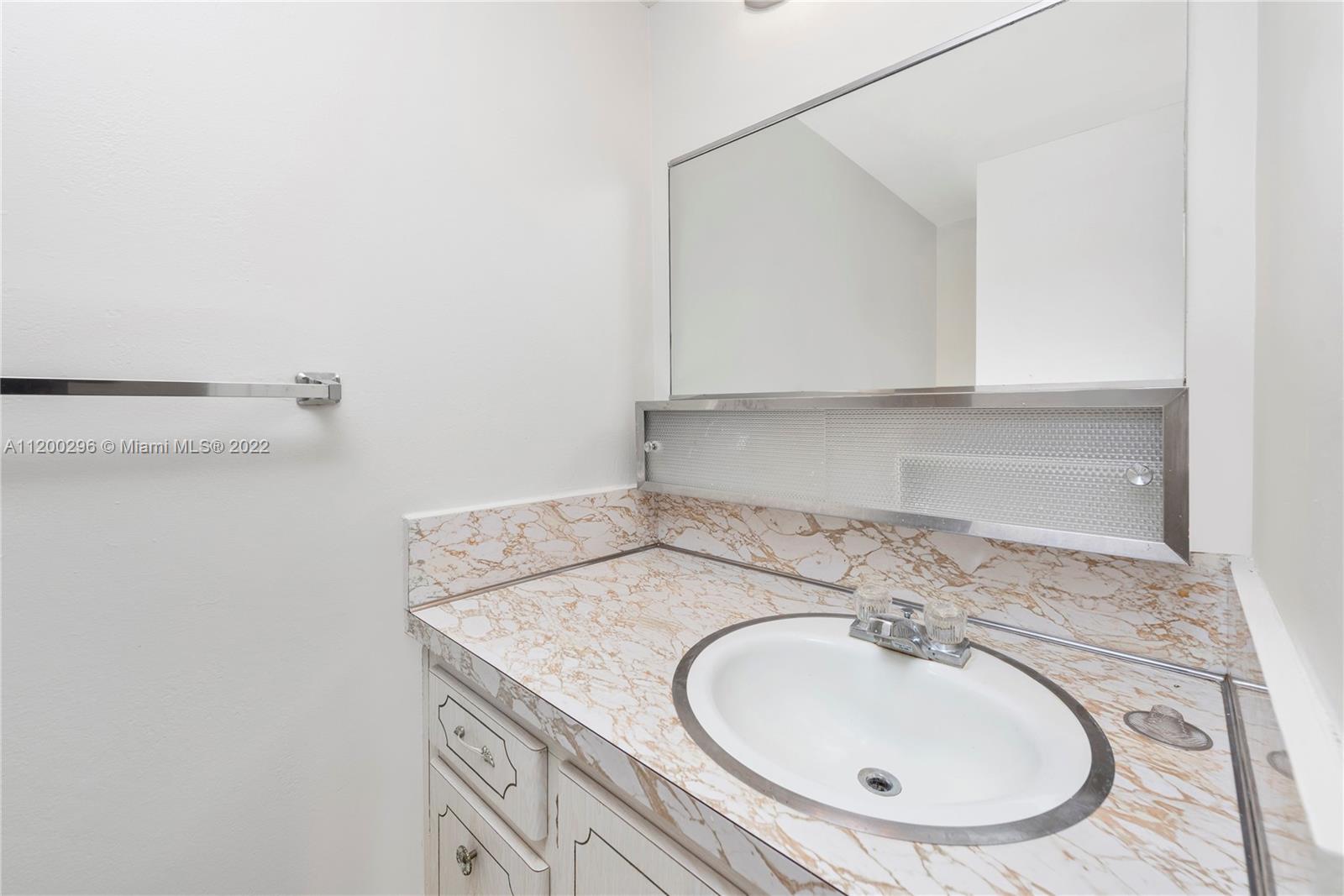 Bay Harbor Islands, Florida 33154, 1 Bedroom Bedrooms, ,1 BathroomBathrooms,Residentiallease,For Rent,A11200296