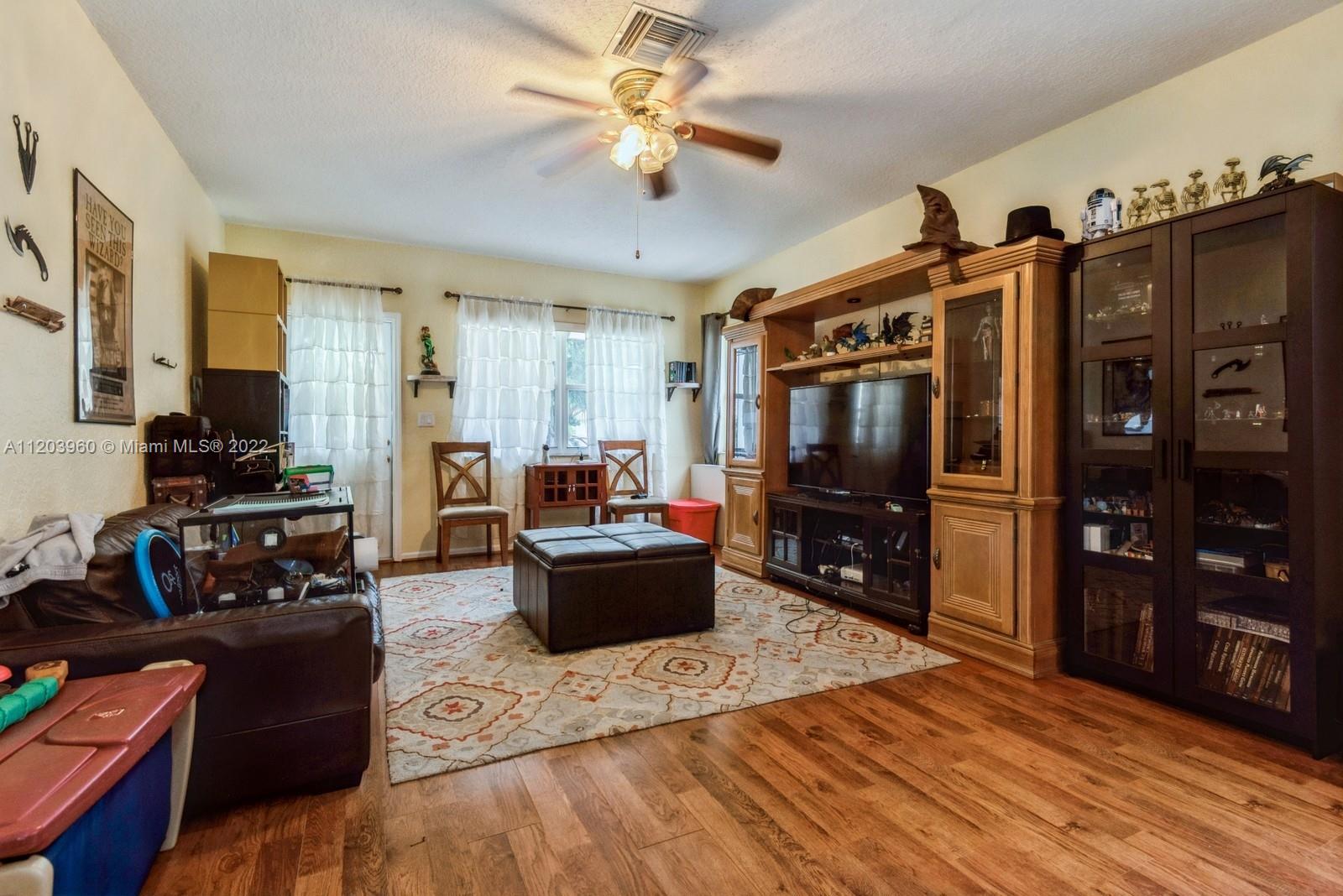 Listing Photo 8