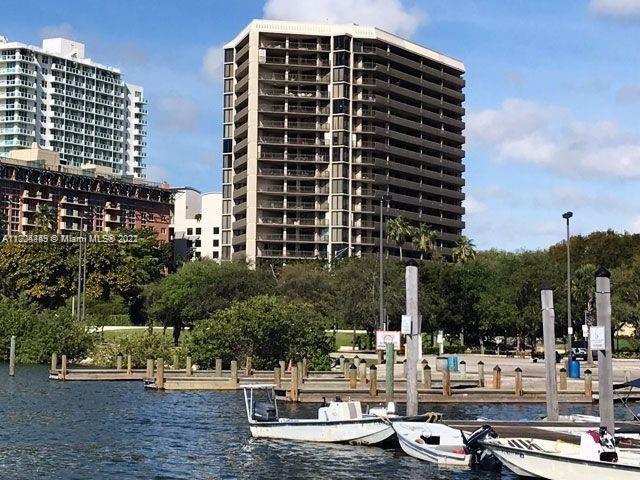 LEASE OPPORTUNITY AT YACHT HARBOUR, COCONUT GROVE: 3 BEDROOM CORNER UNIT. 2 LARGE TERRACES WITH BAY AND CITY VIEWS. VALET, CONCIERGE, LIBRARY, PARTY ROOM, GYM, LAUNDRY FACILITIES. TENNIS COURTS, STORAGE AMD UNDERGROUND PARKING. WALK TO MOVIES, SHOPS, RESTAURANTS, PARKS, MARINA, SAILING & YACHT CLUBS.
