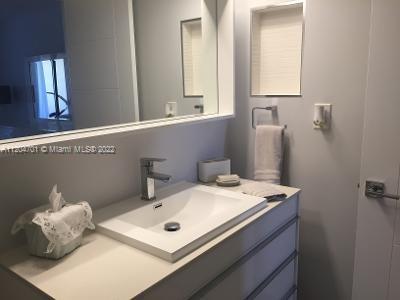 2555 Collins Ave PH 210, Miami Beach, Florida 33140, 1 Bedroom Bedrooms, ,1 BathroomBathrooms,Residentiallease,For Rent,2555 Collins Ave PH 210,A11204701