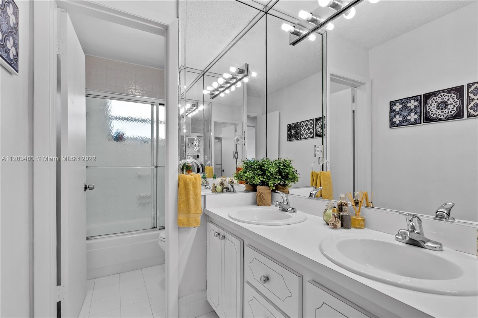 2524 SW 125th Ct, Miami, Florida 33175, 3 Bedrooms Bedrooms, ,2 BathroomsBathrooms,Residential,For Sale,2524 SW 125th Ct,A11203460