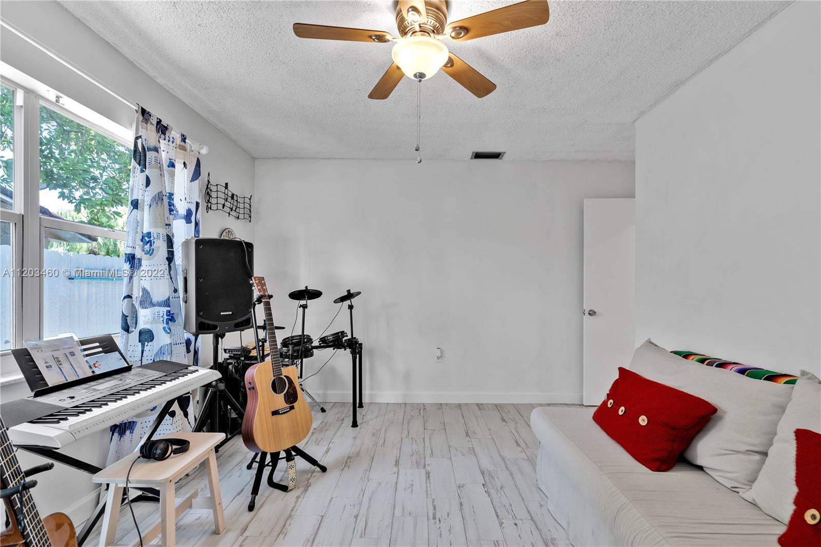 2524 SW 125th Ct, Miami, Florida 33175, 3 Bedrooms Bedrooms, ,2 BathroomsBathrooms,Residential,For Sale,2524 SW 125th Ct,A11203460