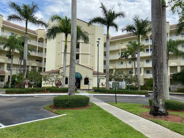 THIS INCREDIBLE UNIT IN CAPTIVA AT DORAL ISLES IS COMPLETLY REMODELED!  NOW TURNED INTO A FULL 3 BEDROOM 2 FULL BATH (ALL DONE WITH CITY PERMITS) WITH MARBLE KITCHEN COUNTERTOP, STAINLESS STEEL APPLIANCES, CROWN MOLDING, NEST AC SYSTEM, ALARM SYSTEM, LAUNDRY ROOM WITH SIDE BY SIDE WASHER AND DRYER, LARGE BALCONY WITH LAKE VIEWS, 1 ASSIGNED PARKING SPACE AND MUCH MORE.