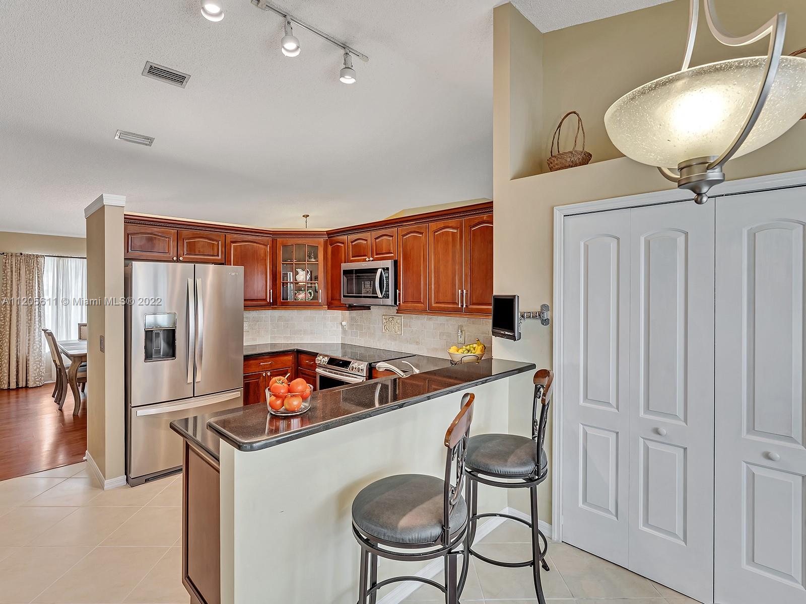 Listing Photo 10