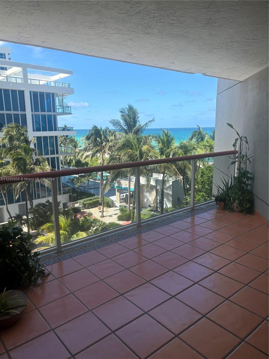 6767 Collins Ave unit 507 Miami Beach-balcony