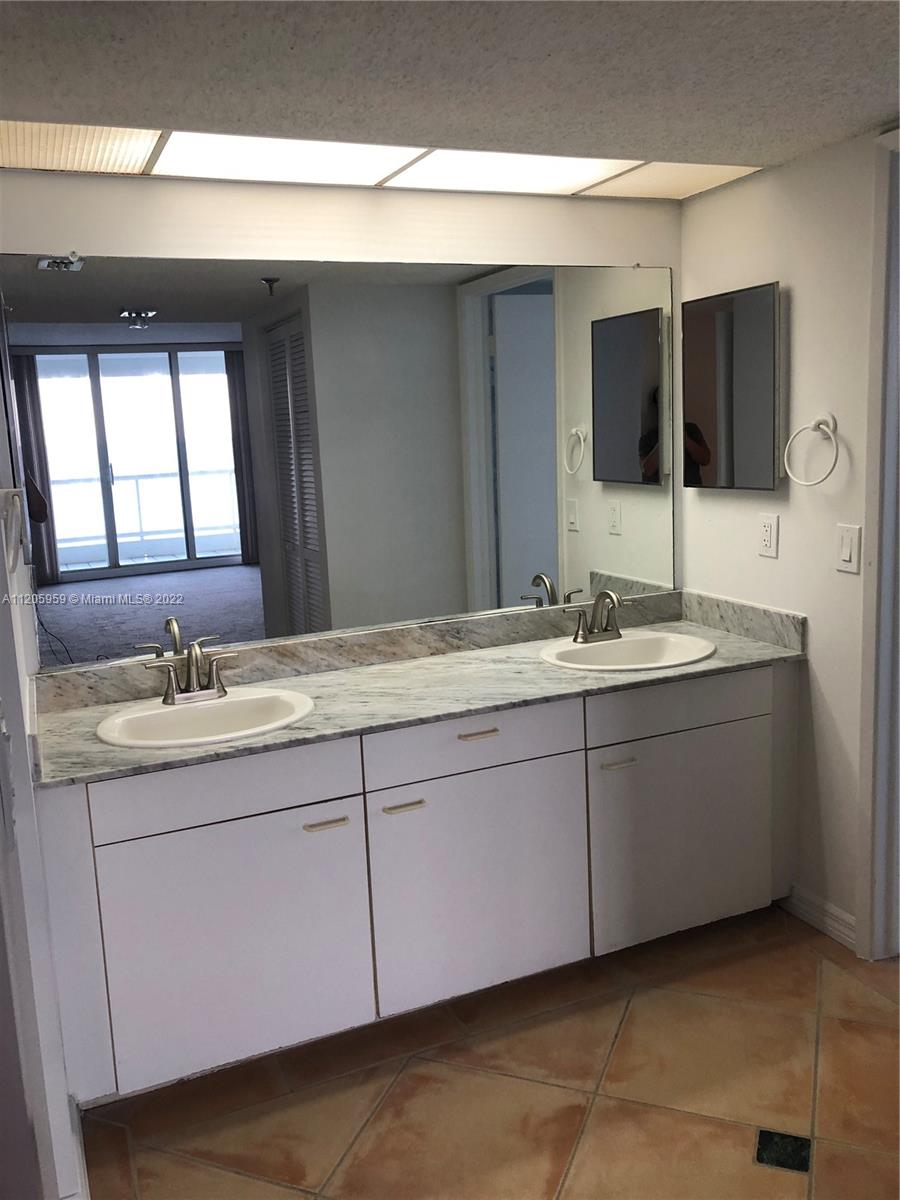 9341 Collins Ave 402, Surfside, Florida 33154, 2 Bedrooms Bedrooms, ,2 BathroomsBathrooms,Residentiallease,For Rent,9341 Collins Ave 402,A11205959