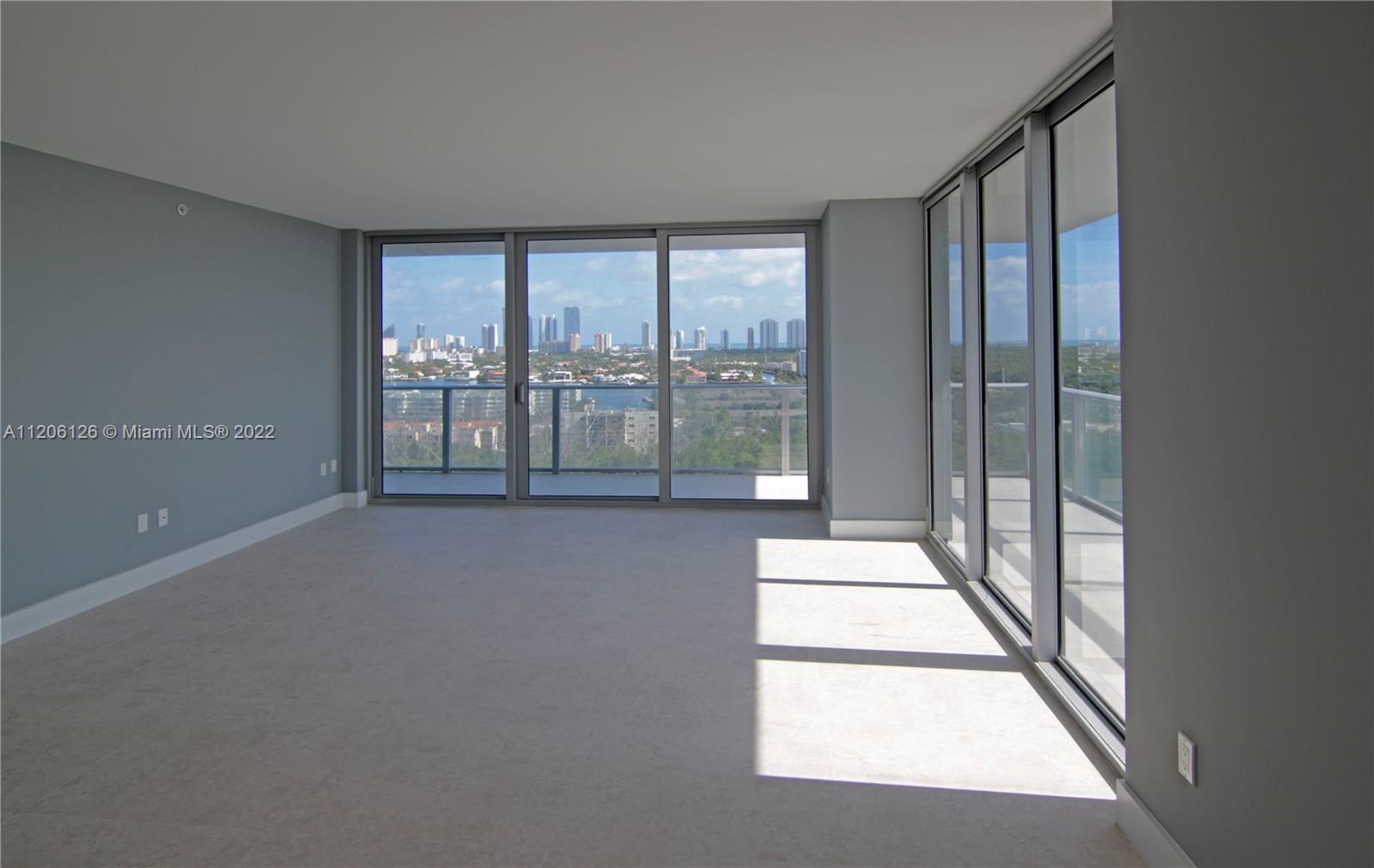 Corner Unit - Line 21 - Amazing EAST, SOUTH and WEST Views - SOUTH TOWER - LIVING AEREA