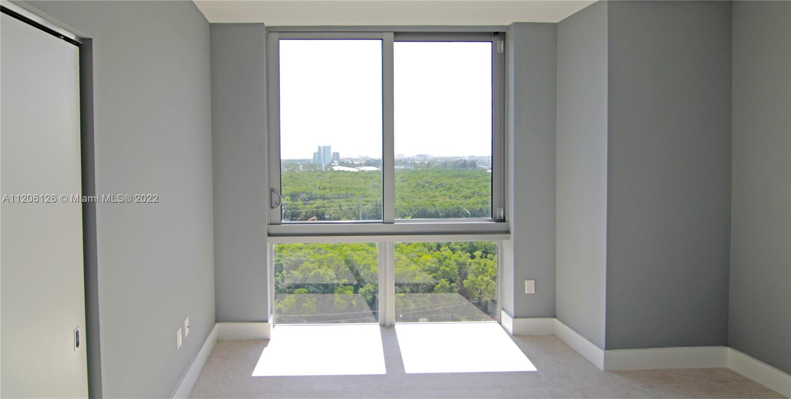 Second Bedroom - Facing SOUTH - Amazing view !