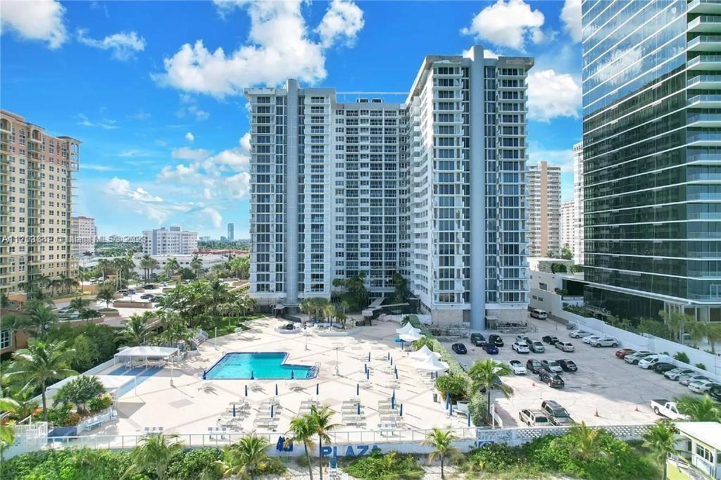 NEWLY RENOVATED EASTERN PROFILE POOLDECK OCEANFRONT VIEWS AND LOCATION