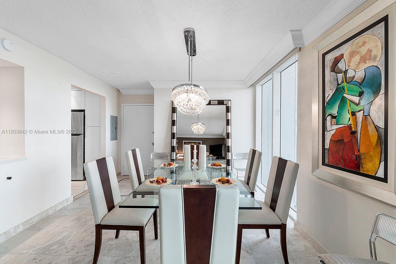 SPACIOUS DINING ROOM LIVING ROOM COMBINATION