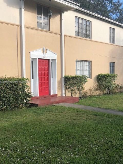 CHARMING CORAL GABLES 2 BEDROOMS, 1 BATH UNIT, LOCATED ON GROUND FLOOR, TILED FLOORS, SPACIOUS LAYOUT THROUGHOUT. UPDATED KITCHEN & BATH. COMMUNITY LAUNDRY ROOM CENTRALLY LOCATED, WALKING DISTANCE TO CORAL GABLES LIBRARY, YOUTH CENTER & BILTMORE HOTEL. 10 MINUTE DRIVE TO UM CAMPUS.