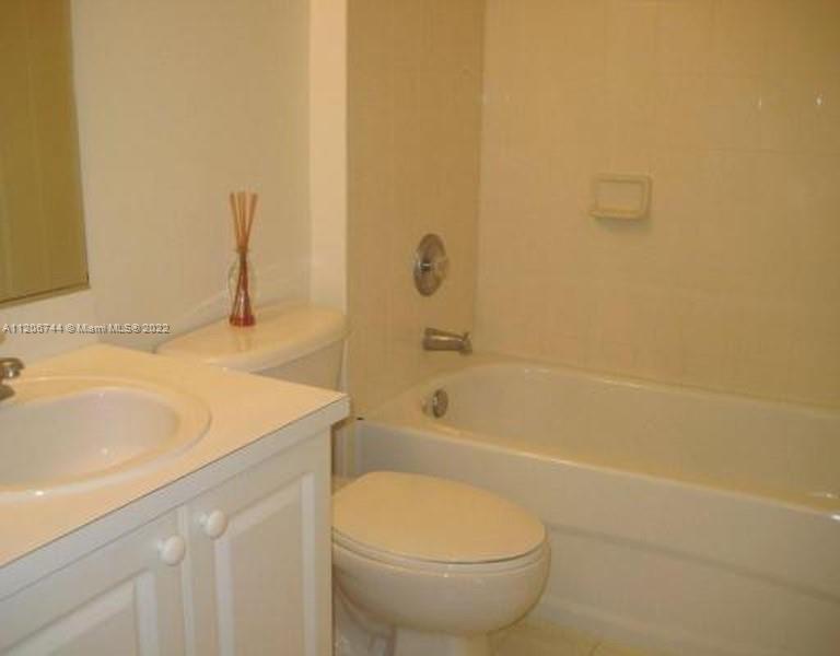 1300 NE 109th St 401, Miami, Florida 33161, 2 Bedrooms Bedrooms, ,2 BathroomsBathrooms,Residential,For Sale,1300 NE 109th St 401,A11206744