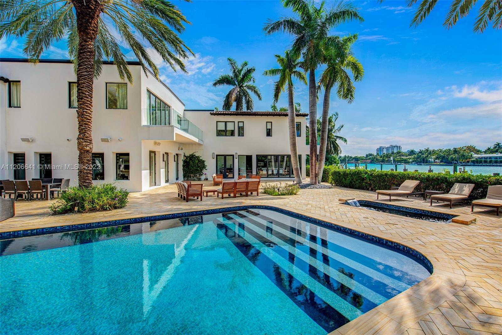 Listing Image 2700 N Bay Rd