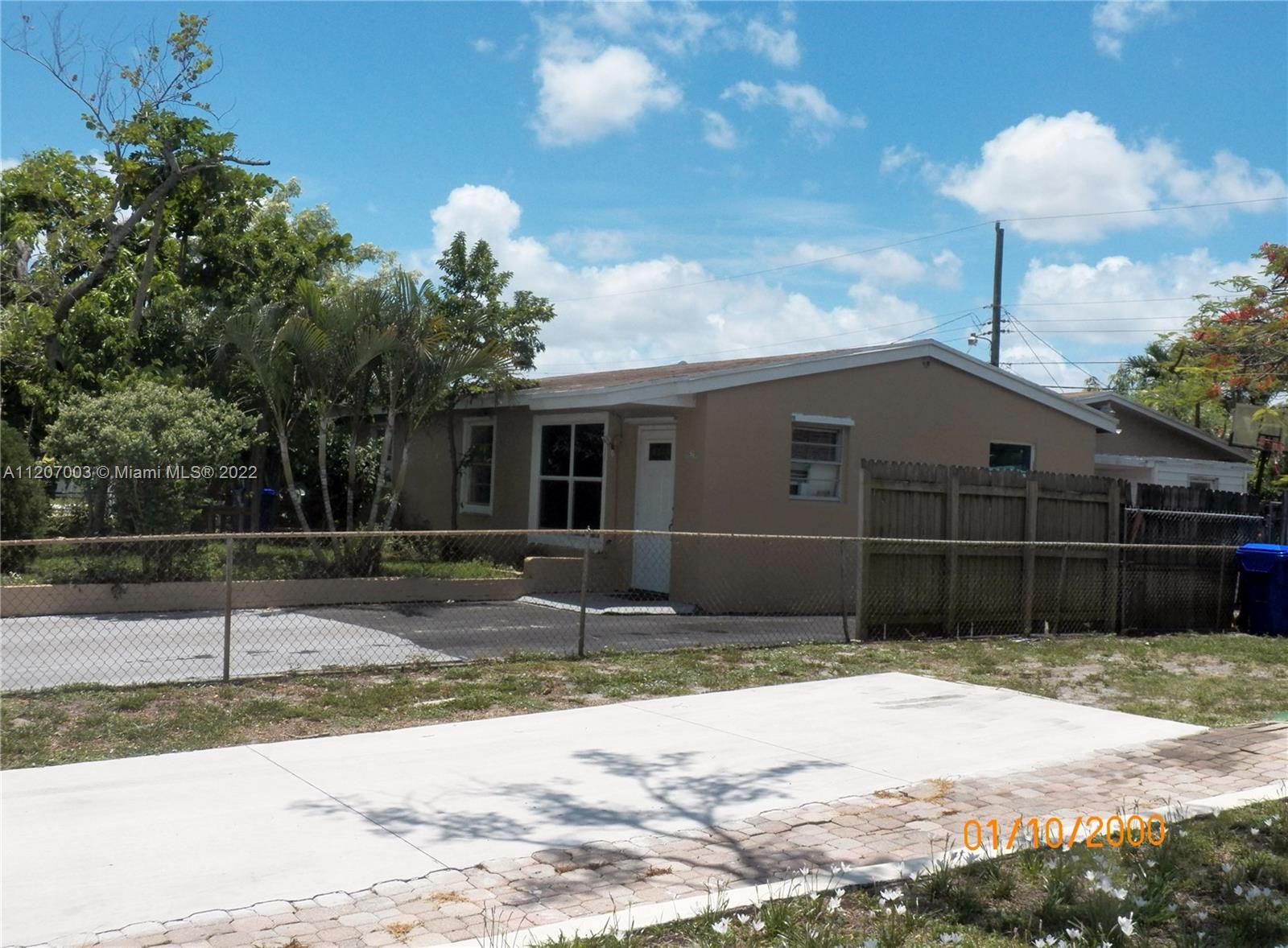 1520 N 68th Ave  For Sale A11207003, FL