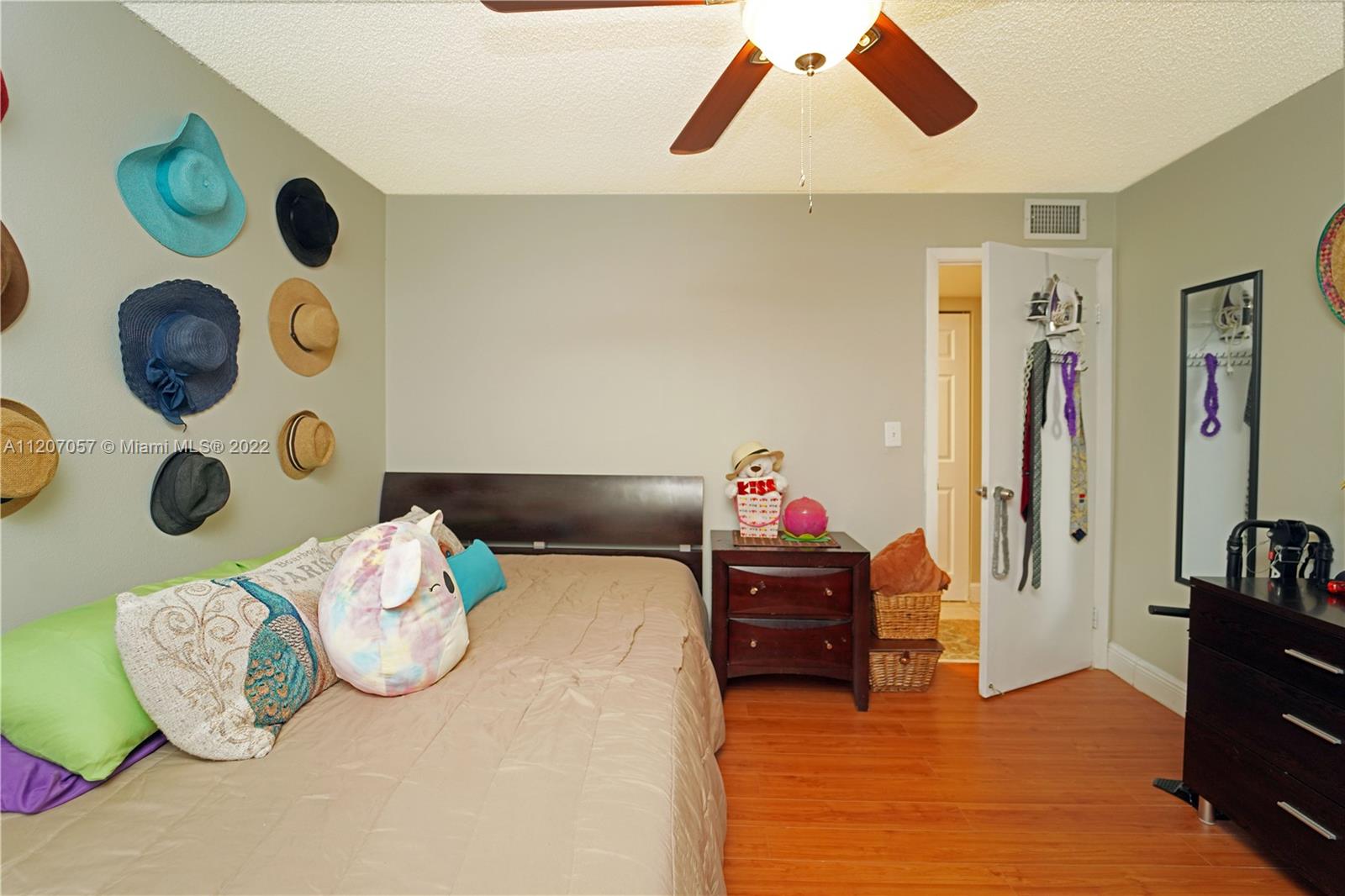 Listing Photo 11