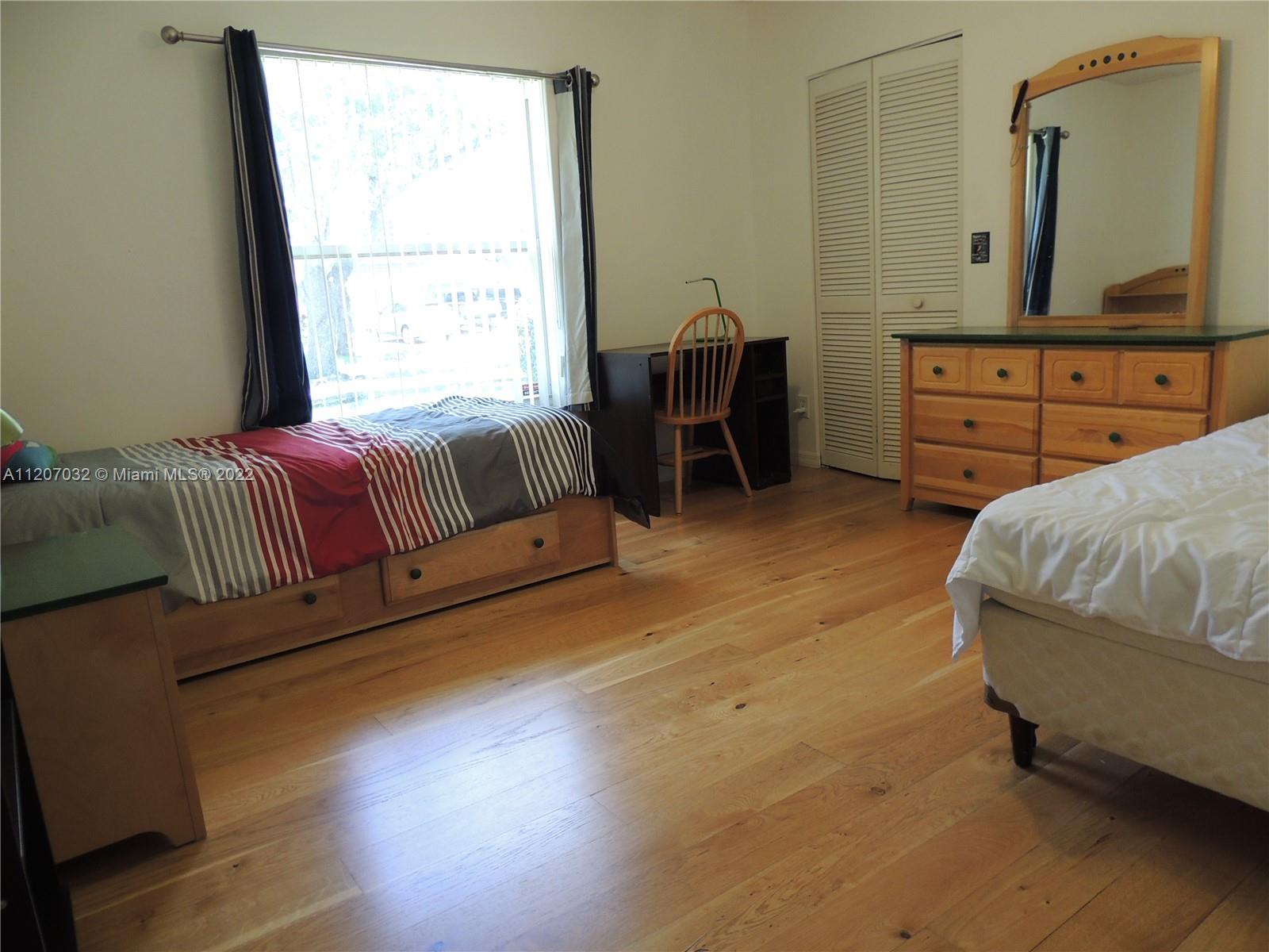 Listing Photo 11
