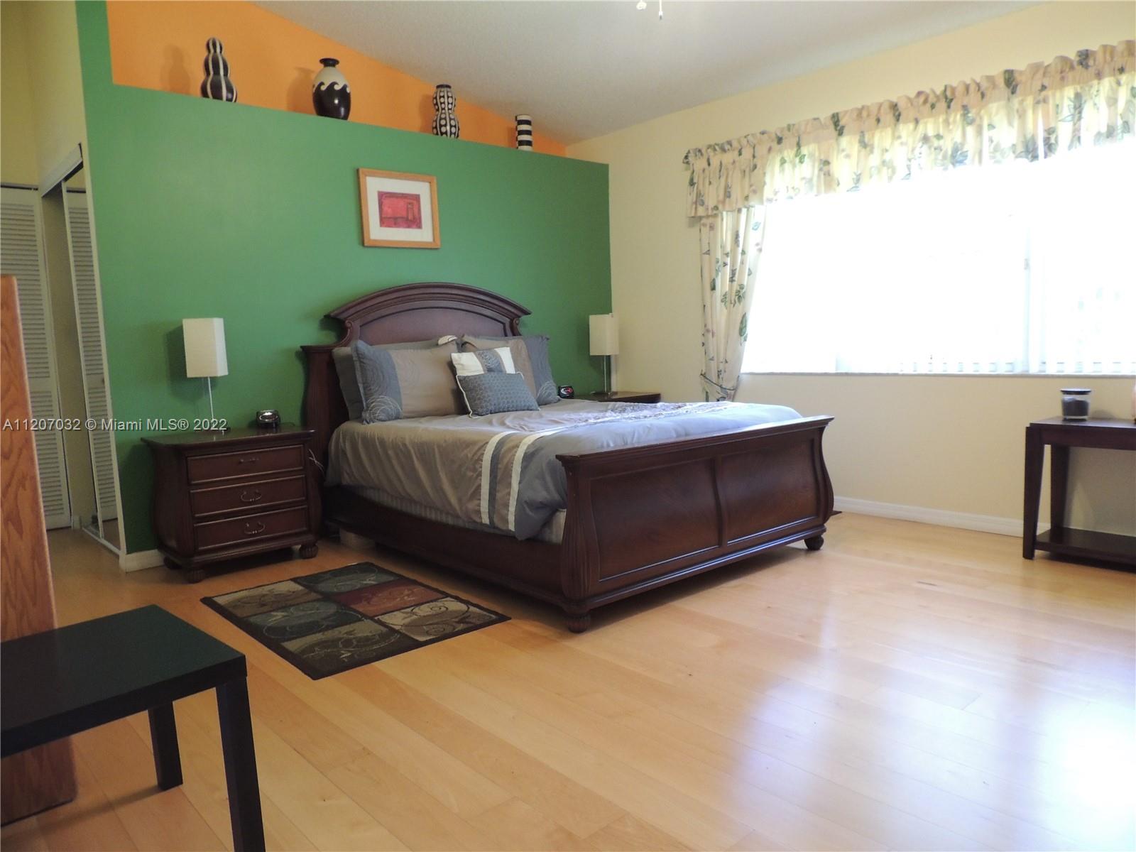 Listing Photo 12