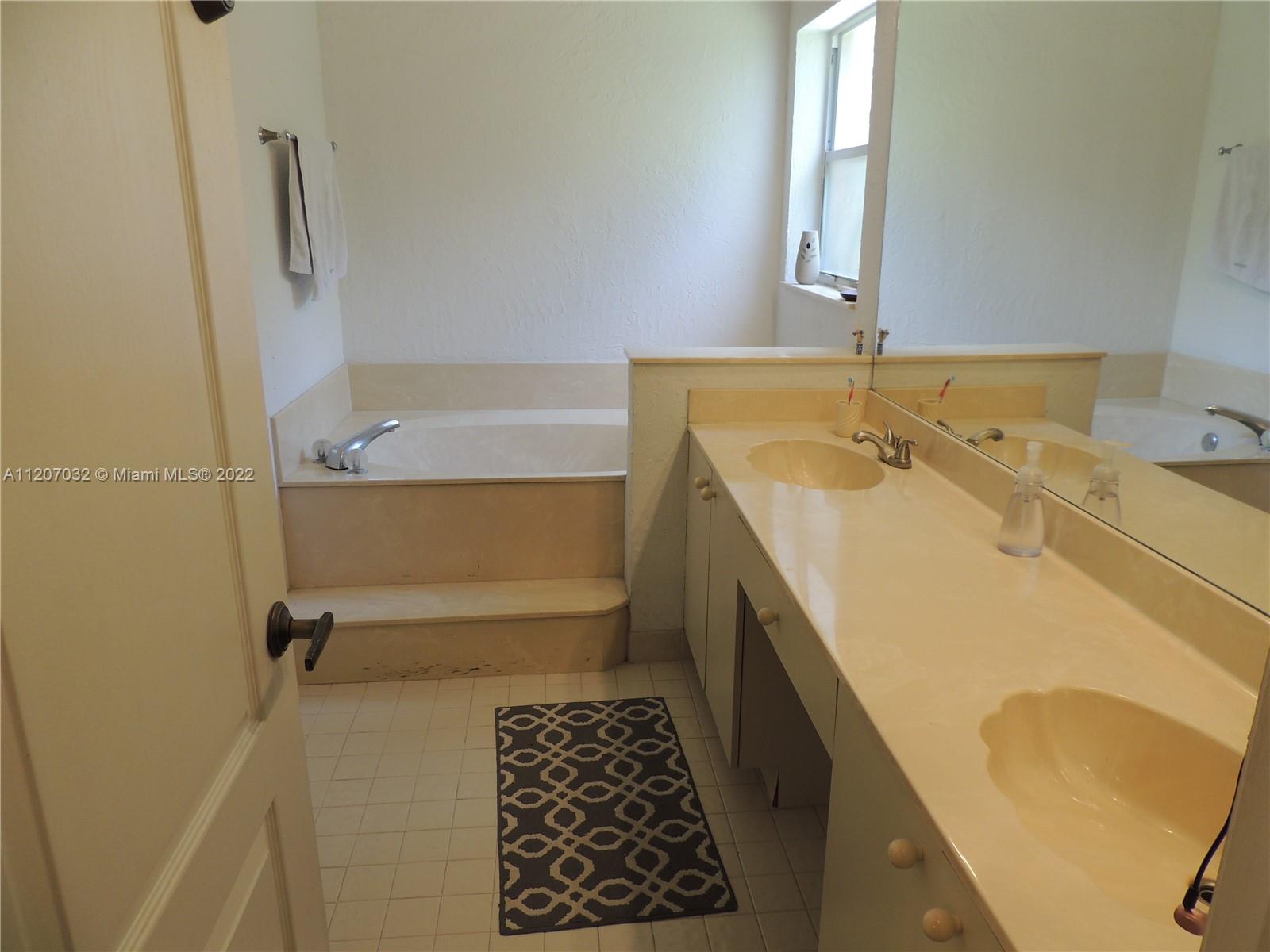 Listing Photo 14