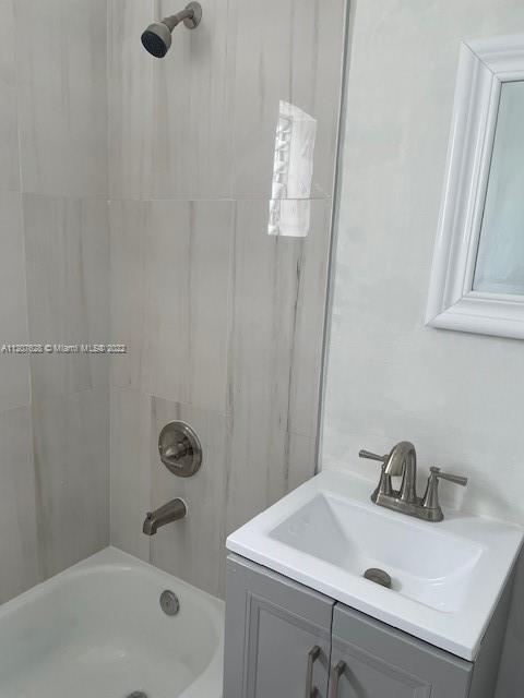 6490 Collins Ave 18, Miami Beach, Florida 33141, ,1 BathroomBathrooms,Residentiallease,For Rent,6490 Collins Ave 18,A11207628